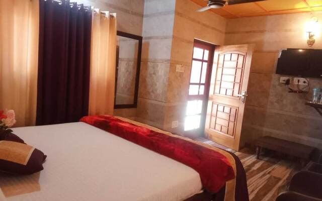 Fabhotel Royal Green Buds