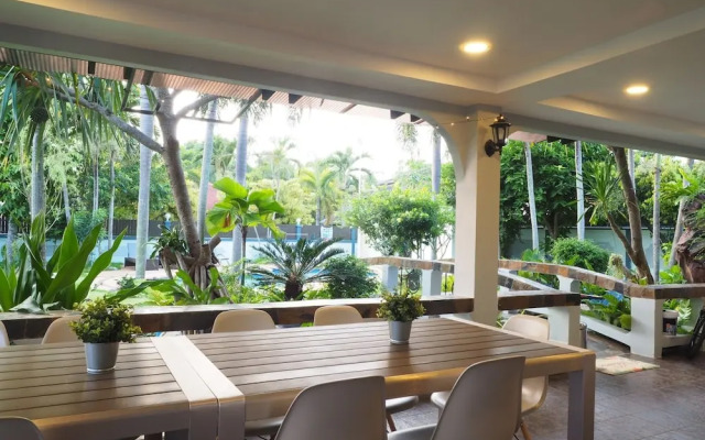 Lets Chill Pool Villa Najomtien Sattahip