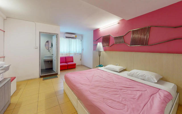 Highway Hotel