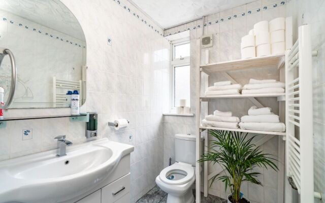 College Street Abode - Guest House