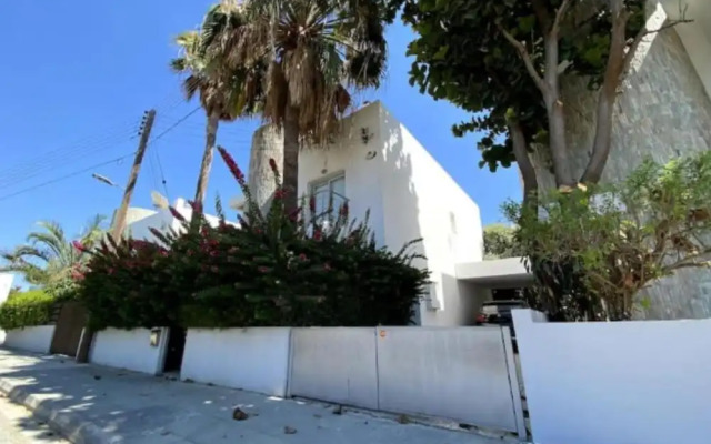 Pearl Villa in Agios Athanasios