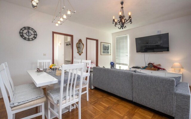 Nice Apartment in Malinska With Wifi and 3 Bedrooms
