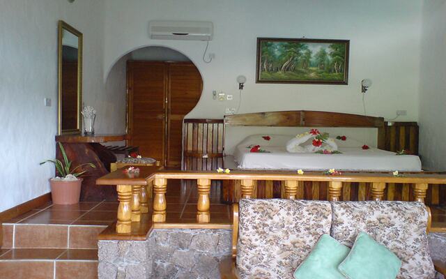 Lazare Picault Hotel
