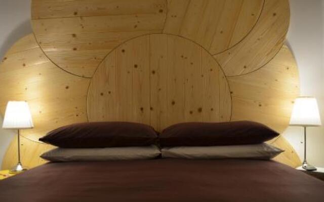 Angelina Urban Lodge