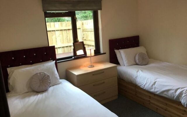 Prancing Hare Lodge Hot Tub