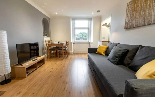 ☆Bright Apartment, Near University + City Centre☆