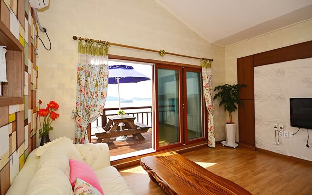 Yeosu Rainbow Pension