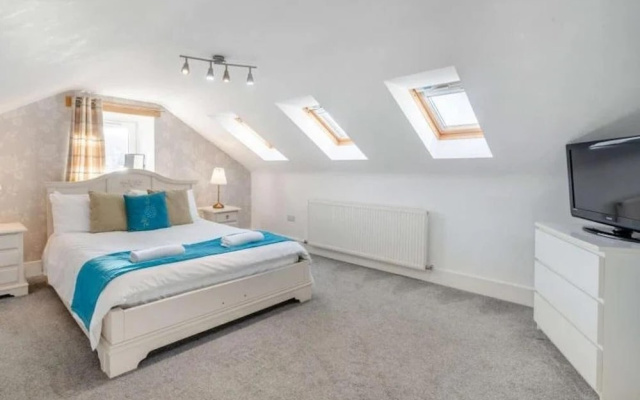Sleeps 10 - Hot tub - Pool Table - Play Park