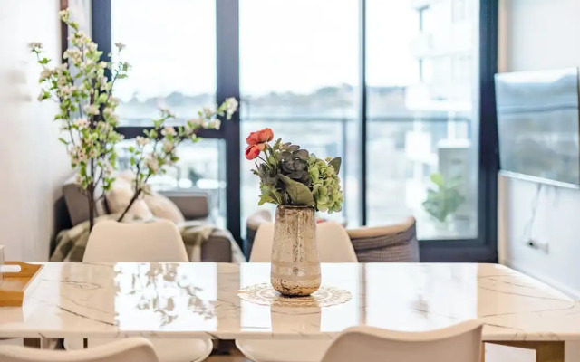 StayAU Cozy & Stylish 2BR in Box Hill