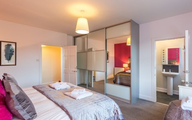 Vicarsford Farmhouse with Hot Tub near St Andrews