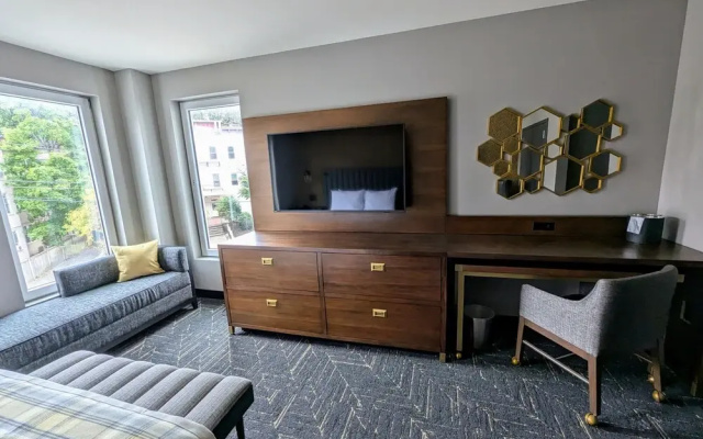 Beacon Suites Hotel