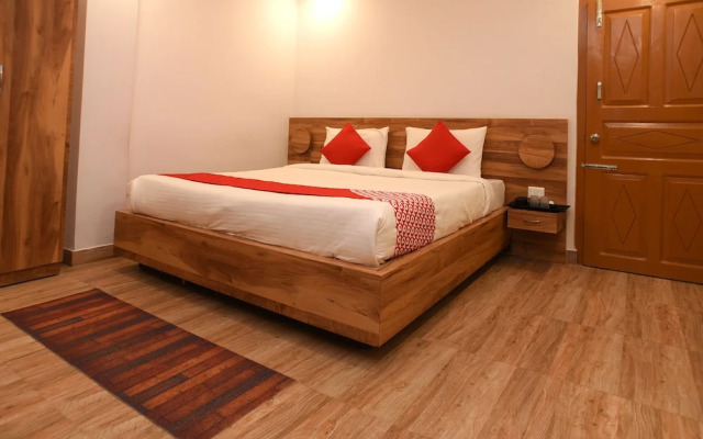 OYO 28824 La Castle Residency