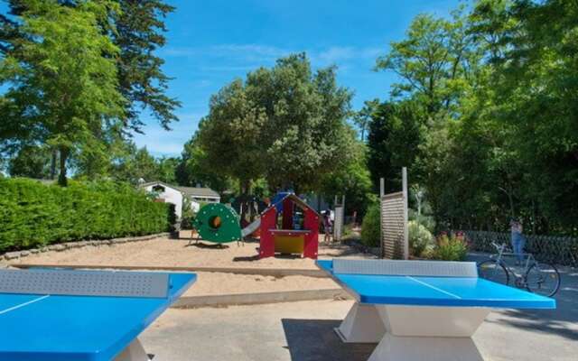 Bungalow With 2 Bedrooms in Saint-jean-de-monts, With Pool Access and