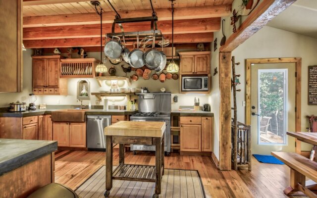 Mountain Getaway Cabinhot Tub & Pool Table4bd