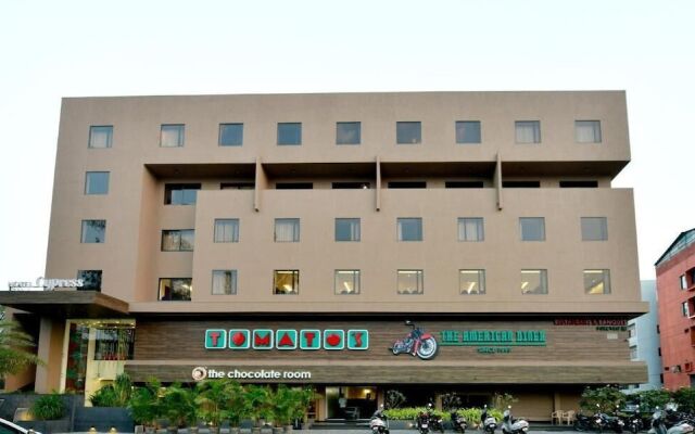 Hotel Cypress