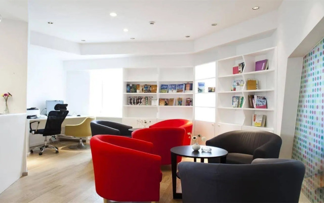 Locca Service Apartment