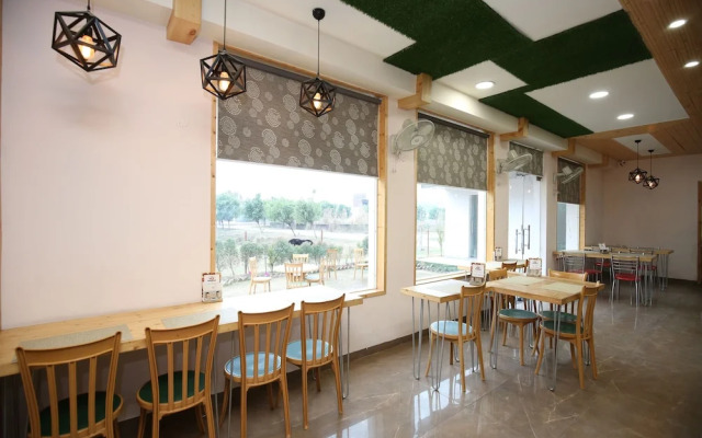 OYO 27743 Hotel Platina