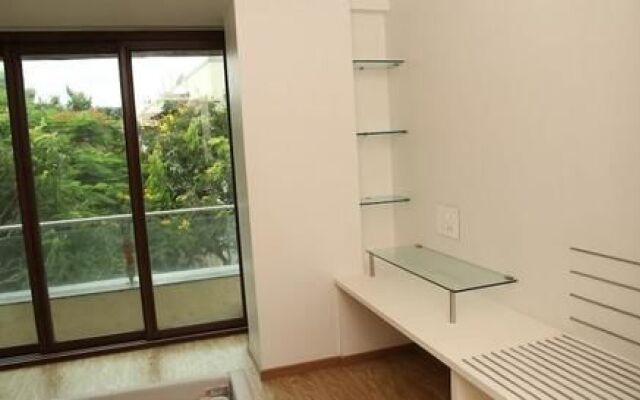 Laurent & Benon Suites - Santacruz East