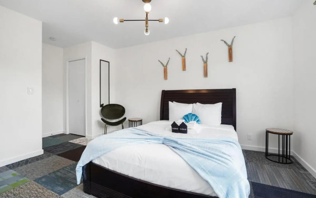 Spacious 5BR Coastal Retreat - 8 Beds Beach & Golf
