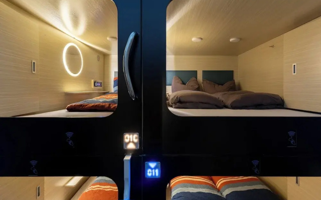 Mue Cubes - Capsule Hotel