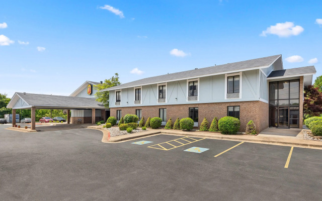 Super 8 by Wyndham Harrison AR