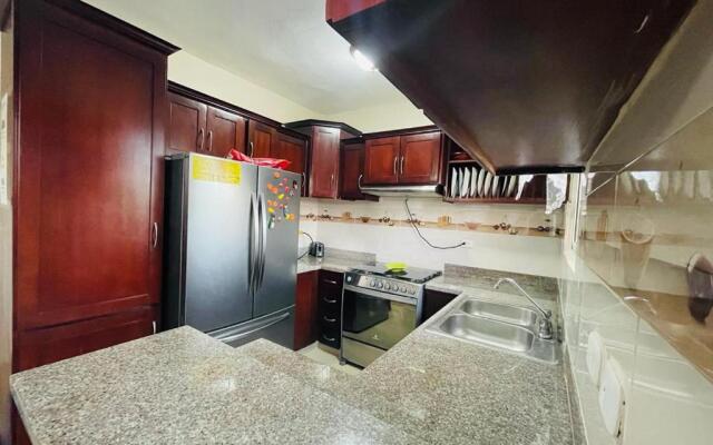 Condo 3 Bd Apt, Internet,2 Parqueo,lavadora,ac