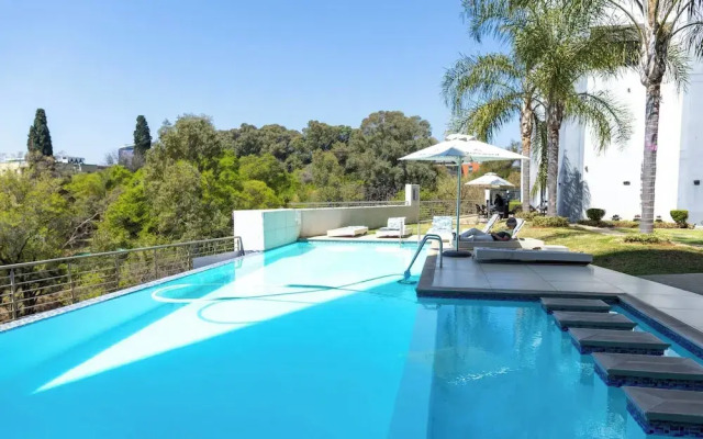 Stylish & Elegant With Epic Views Near Menlyn