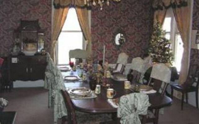 Four Winds Victorian Venue & Suites