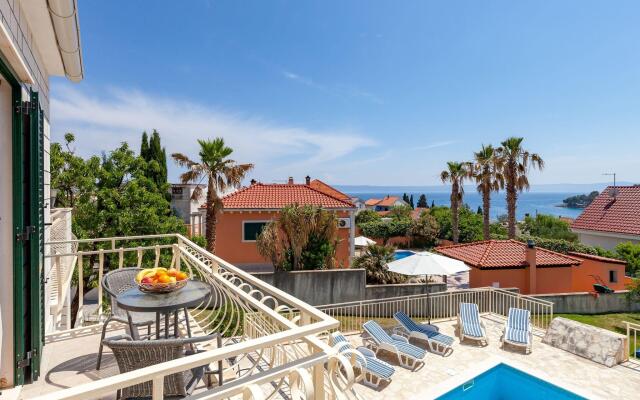 Child-friendly villa with private swimming pool and sea view in Sumartin, Brac island