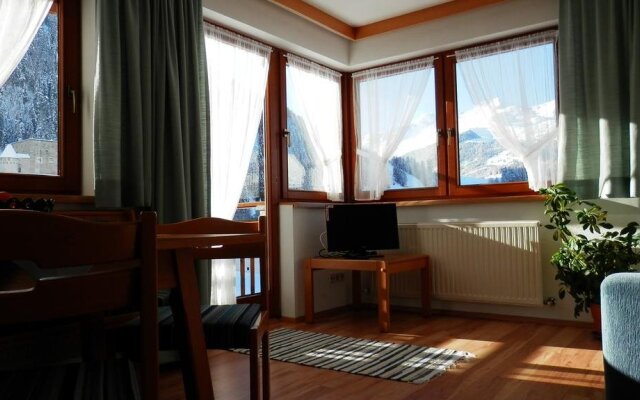 Collina Hotel Garni