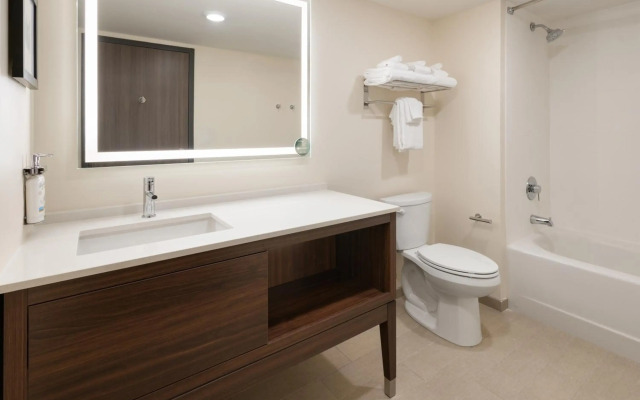 Holiday Inn Hotel and Suites Richmond West End by IHG