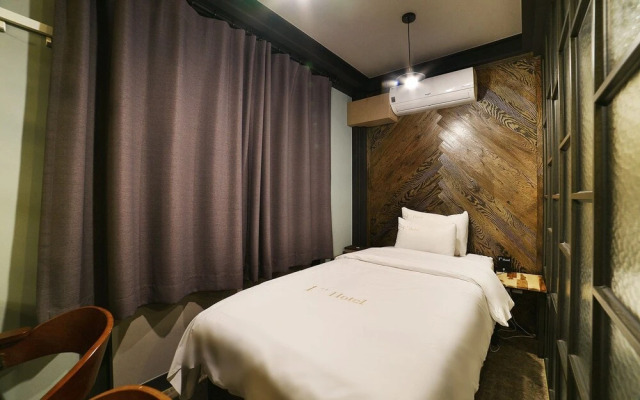 Yeosu 1st Avenue Hotel