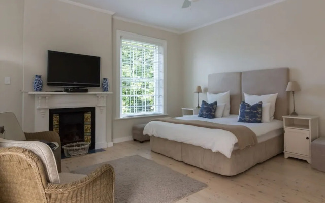 Sandown Lodge