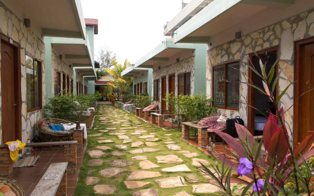 Golden River Resort