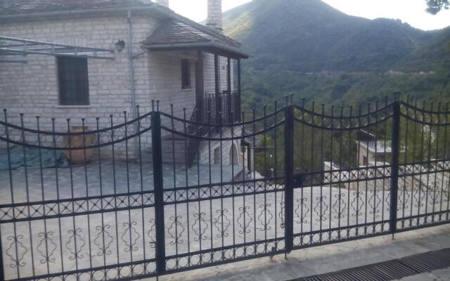 Comfortable Apartment in Village Saint Minas