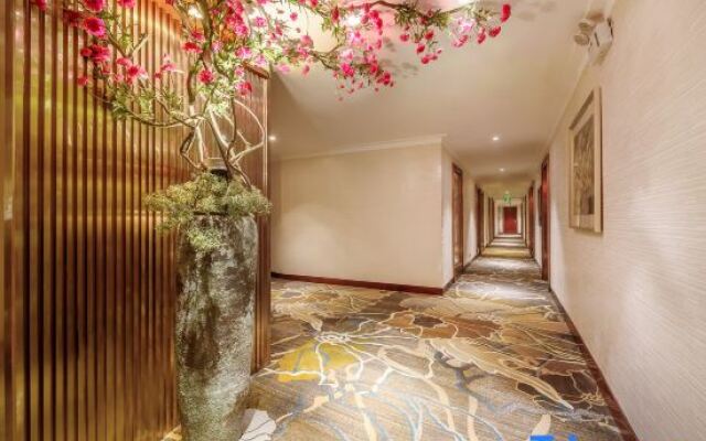 Holiday Inn (Fuyang Yingzhou District City Normal College)