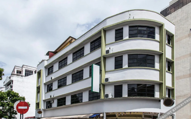 OYO 195 Merlin Hotel