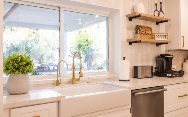 Scottsdale Dreyfus 5 Bedroom Home by RedAwning