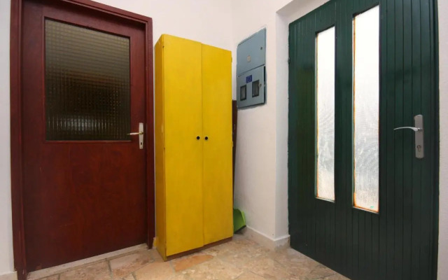 Apartments by the sea Mirca, Brac - 5655