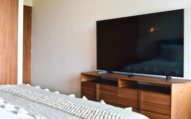 Immaculate Design Coupled With First-class Amenities Penthouse