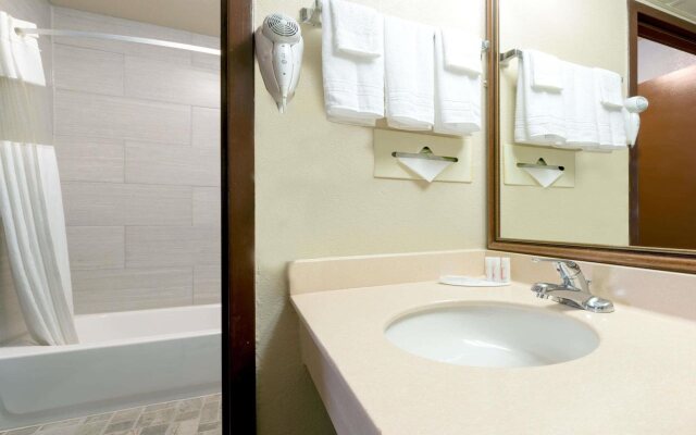 Ramada Louisville Downtown North