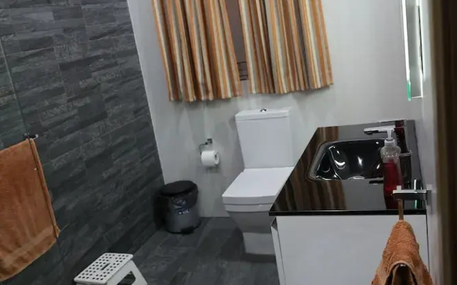 Room-very Bright Well Kept Apartment