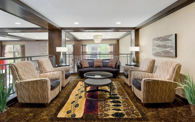Clubhouse Hotel & Suites Pierre
