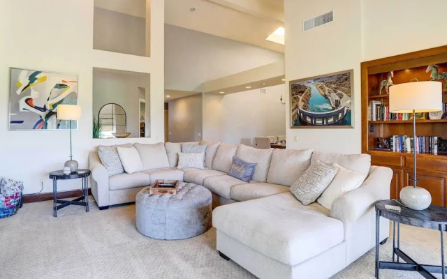 Golf Course View & Pool Access: Palm Desert Condo