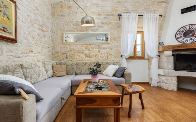 Lovely Stone House With Private Swimming Pool
