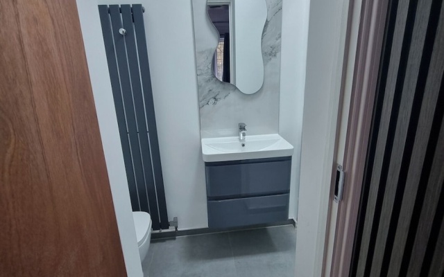 Apartment Sleeps 4 With Enclosed Garden