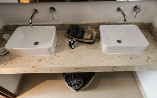 Martiki Condo 2 bedroom sleeps 4
