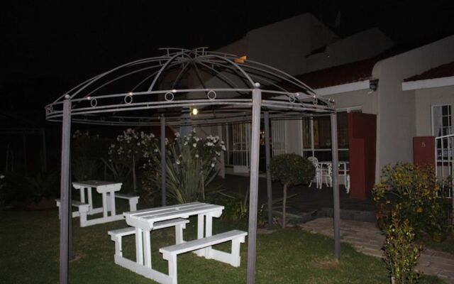 Flamboyant Guest Lodge