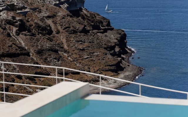 Omna Caldera Suites