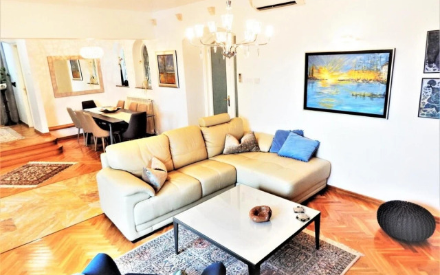 Villa Umag in Umag With 5 Bedrooms and 5 Bathrooms
